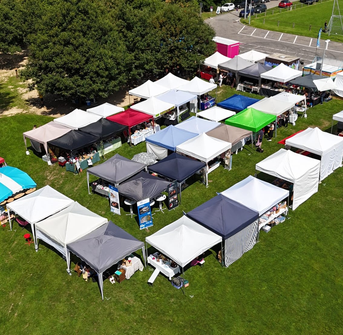 Ambiance d’un marché artisanal (à remplacer)